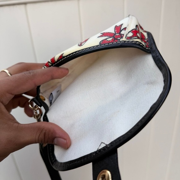 Disney Parks Dooney and Bourke Minnie Bows Wristlet Disneyland World - Picture 4 of 6